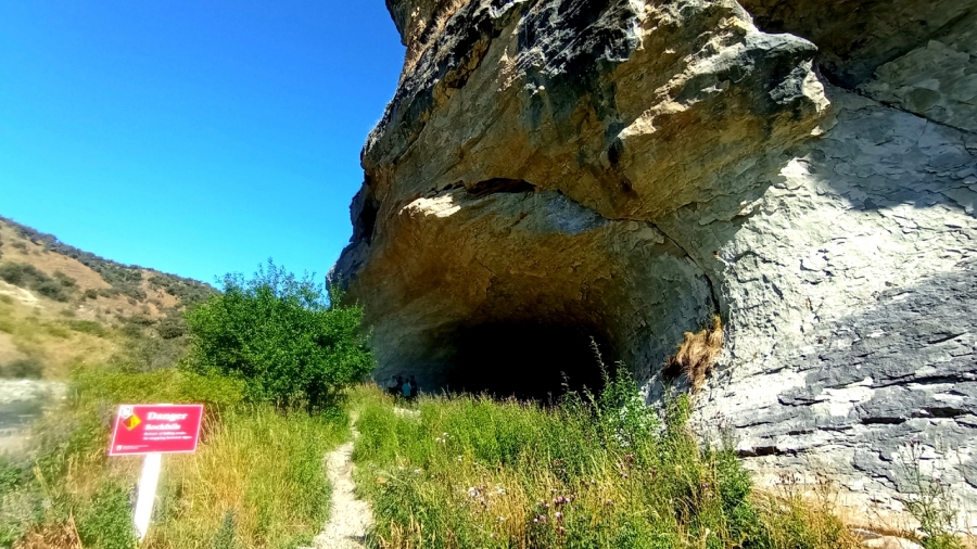     Cave Stream Scenic Reserve -   