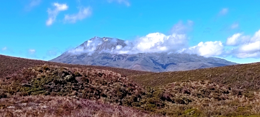     Tongariro Alpine Crossing ( )