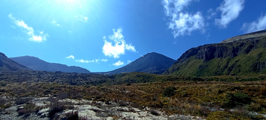    Tongariro Alpine Crossing ( )